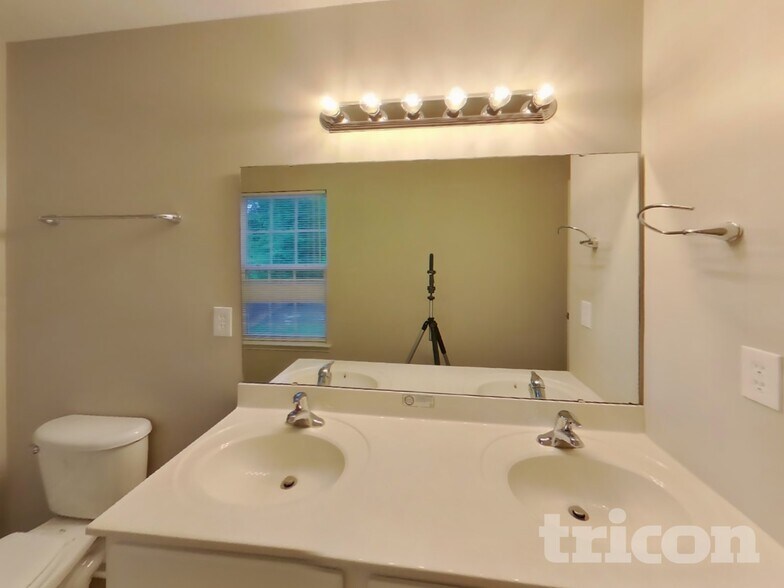 Building Photo - 321 Lingonberry Dr