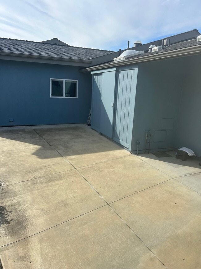 Building Photo - Large one bedroom with ocean views