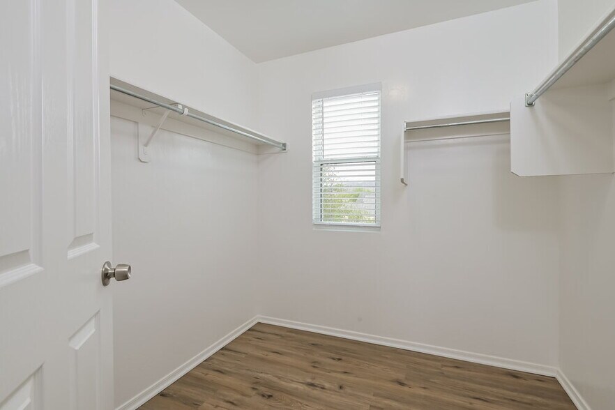 Building Photo - 4901 W Calle Don Alfonso