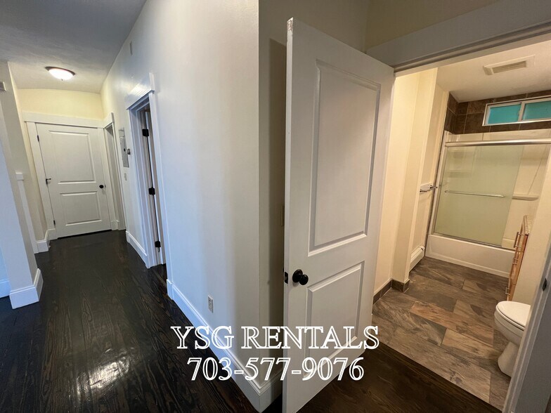 Building Photo - 4 Romar Ter