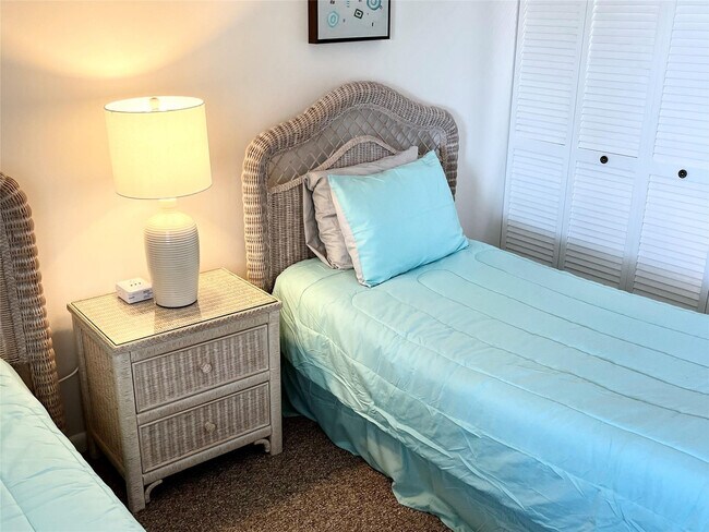 Building Photo - 40 NE Plantation Rd