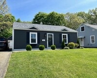 Building Photo - 2553 Edgebrook Ave