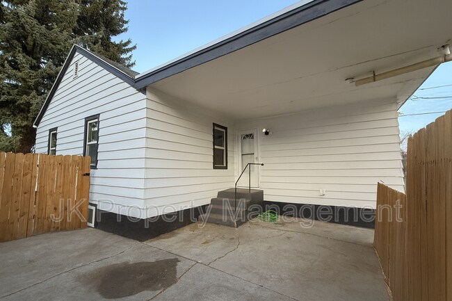 Building Photo - 2312 5th Ave N