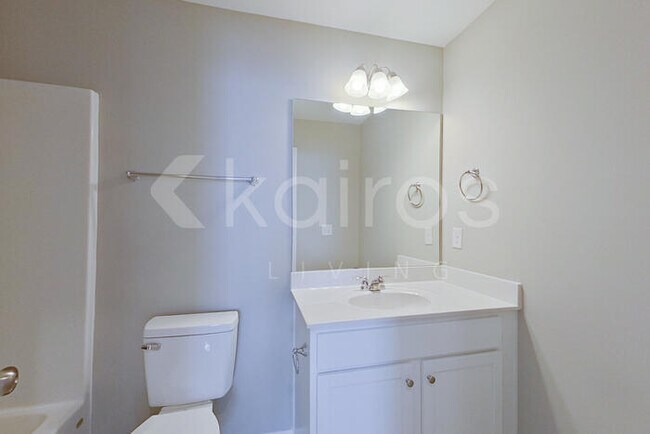 Building Photo - 888 Silent Barge Cv