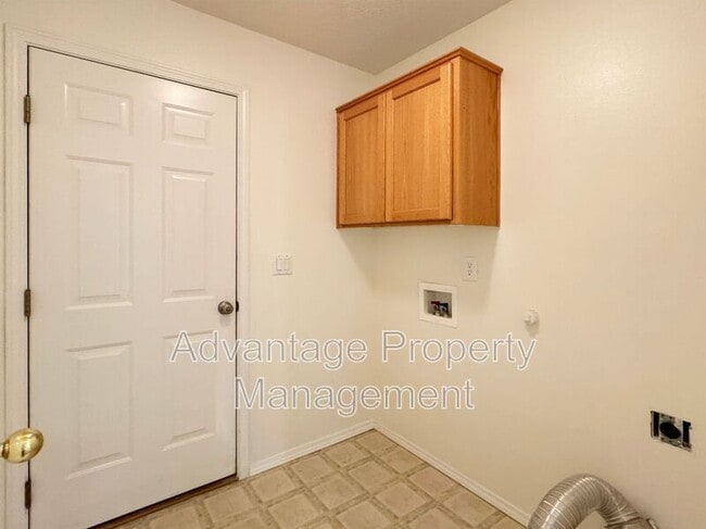 Building Photo - 1785 Cougar Ave SW