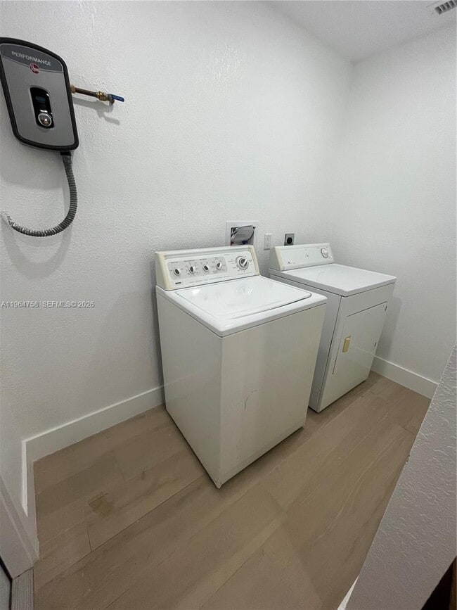 Building Photo - 108 Caribbean Ave