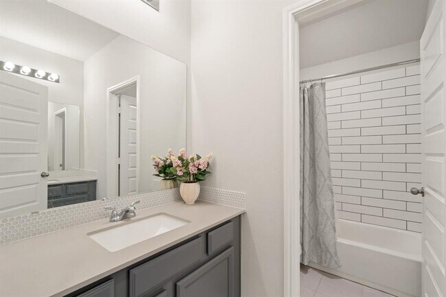 Building Photo - 6023 Dovetail Cliff Ct