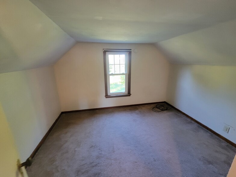 Building Photo - 1494 Thompson Rd