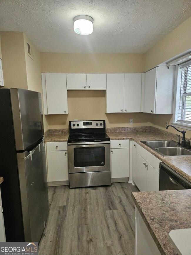 Building Photo - 2096 Hilda Burns Pl