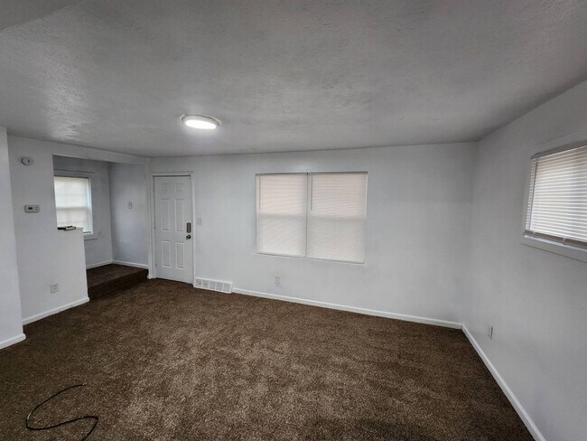 Building Photo - 10422 Dove Ave