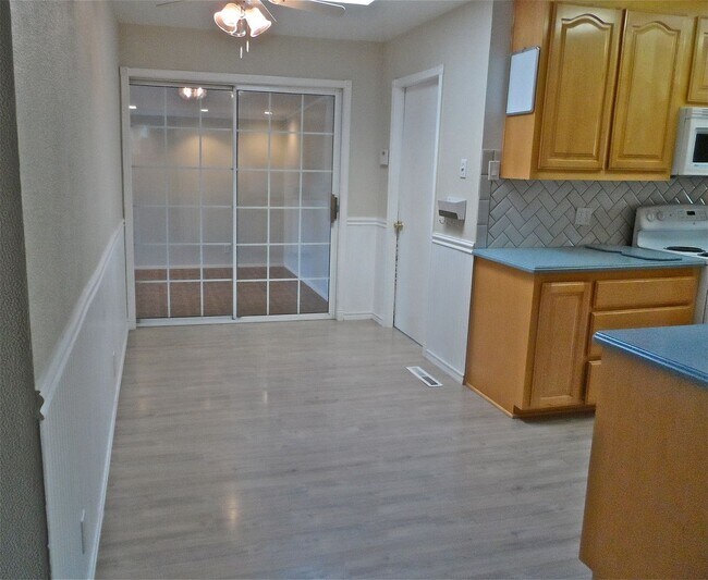Building Photo - Charming Castro Valley Home: Spacious Livi...