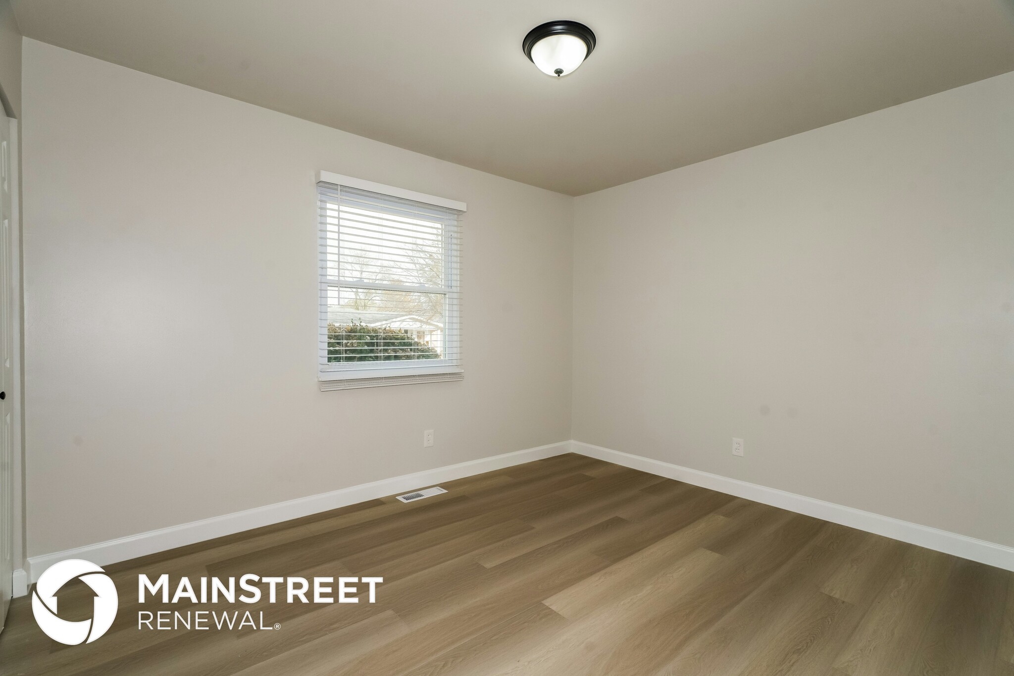 Building Photo - 623 Riverside Dr