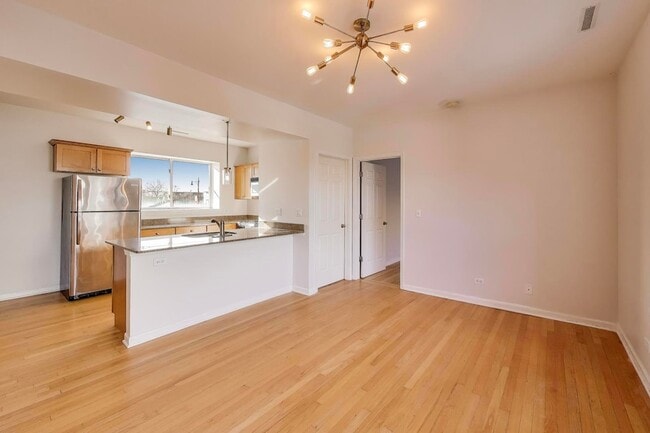 Building Photo - 4017 N Troy St