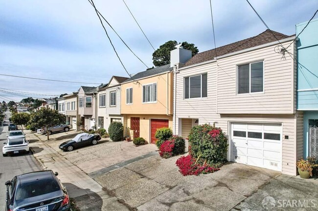 Building Photo - 346 Mangels Ave