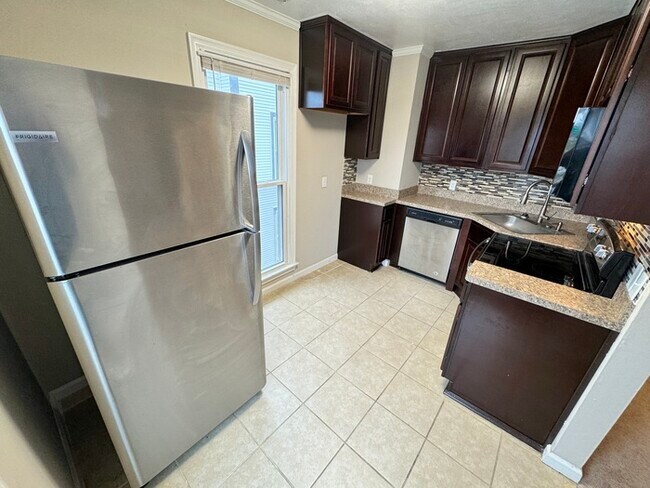 Building Photo - 1003 Green St