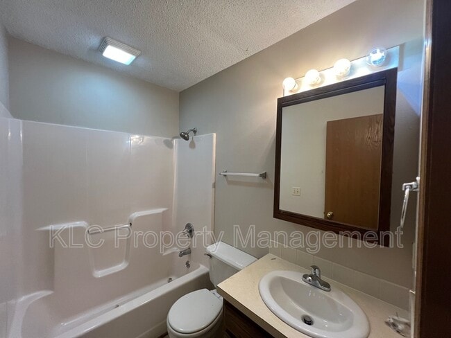 Building Photo - 9613 Dennis Dr