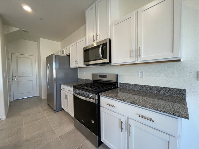 Building Photo - 4 BED 2.5 BATH 2 CAR GARAGE SINGLE FAMILY HOME IN CADENCE, HENDERSON w/ LARGE BACKYARD