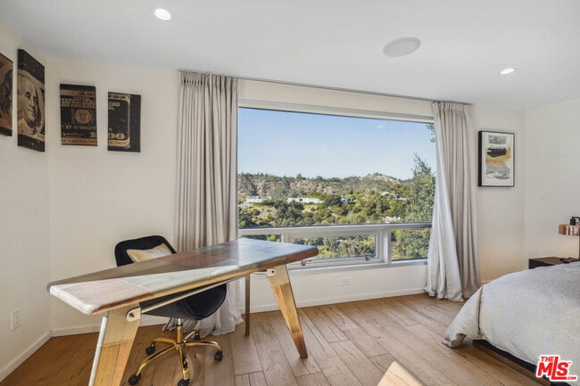 Building Photo - 9716 Oak Pass Rd