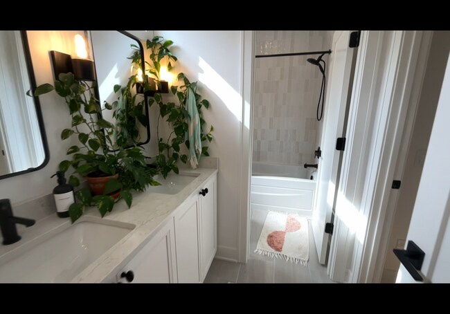 Building Photo - 3-bedroom, 2.5 bathroom furnished home in Saint Joseph