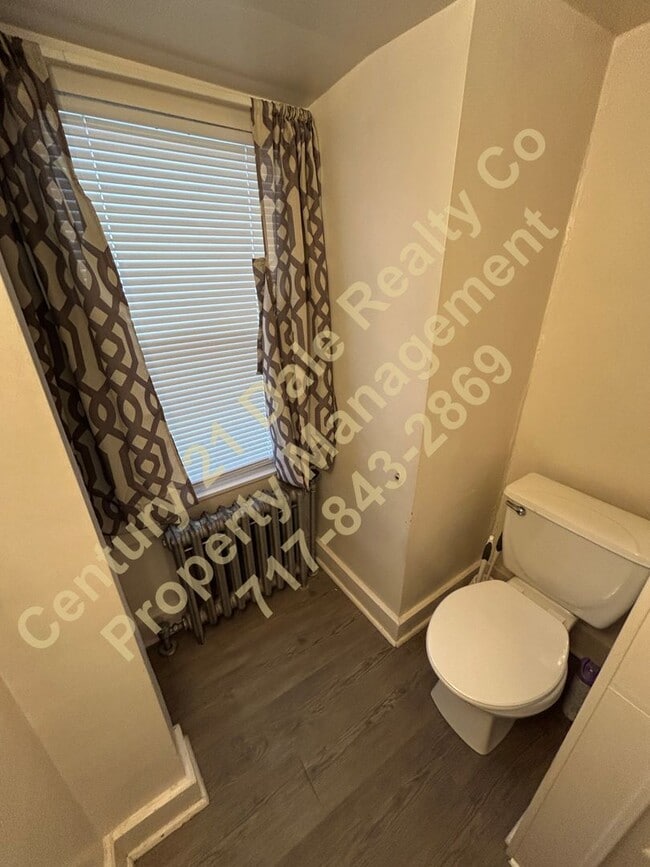 Building Photo - 362 W Broadway