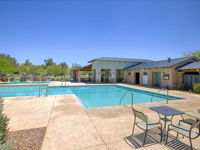 Building Photo - 3 Bedroom 2.5 Bathroom