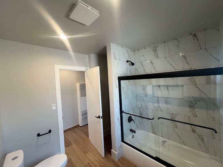 Building Photo - 6909 Fulton Ave