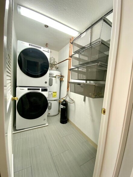 Building Photo - 411 Park Ave