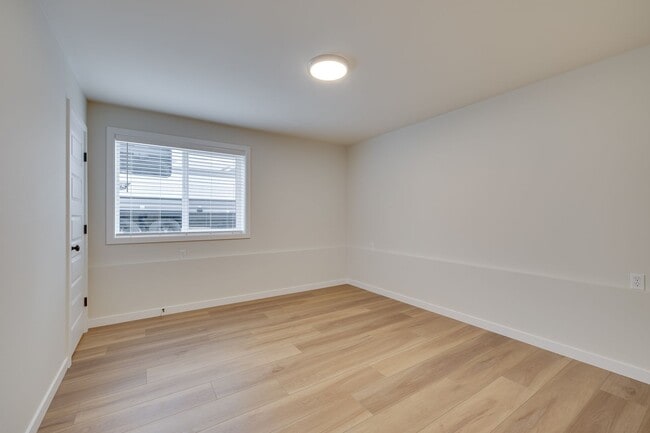 Building Photo - Brand New 1 Bedroom on Martha Lake!