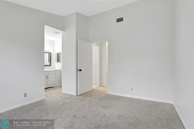 Building Photo - 3395 Carambola Cir