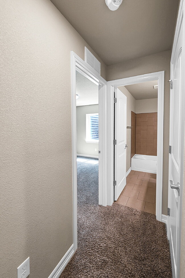 Building Photo - $2,550 - 4 Bed, 3 Bath Home in Colorado Sp...