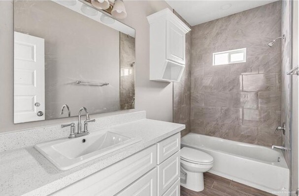 Building Photo - 1618 Playa Dr