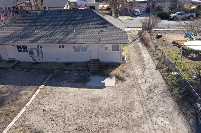 Building Photo - CS-341 E 700 N