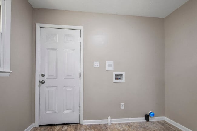 Building Photo - 1437 Thelbert Dr