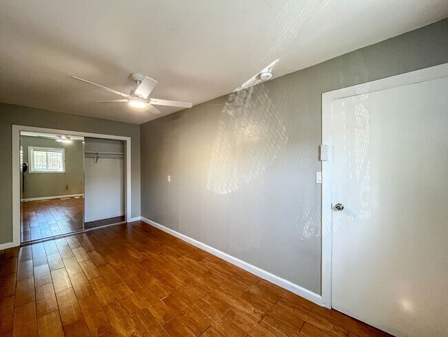 Building Photo - 11303 S Lemoli Ave