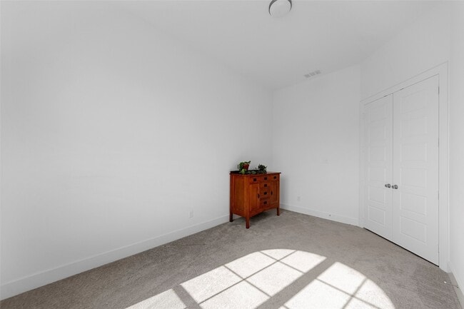 Building Photo - 2025 St Andrews Dr
