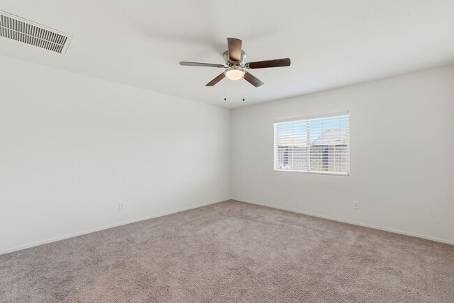 Building Photo - 4bedroom 2 bath single family home!