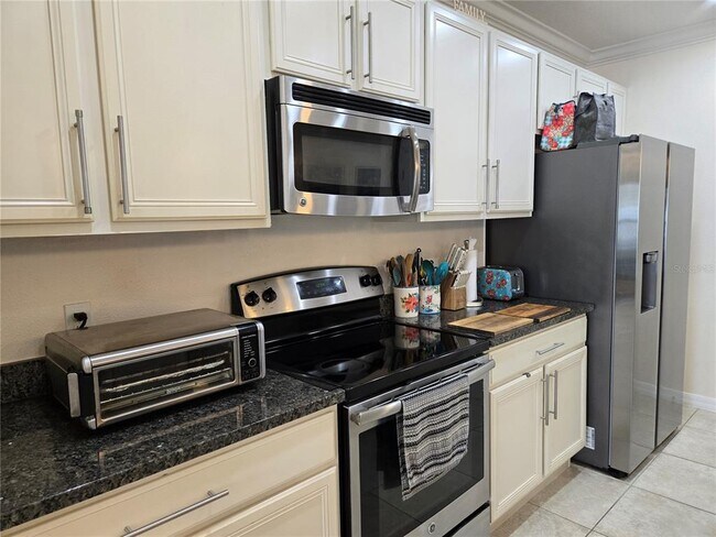 Building Photo - 2246 Waukegan Dr