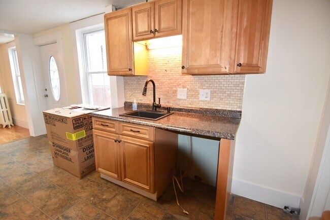 Building Photo - 20-24-24 Walnut St