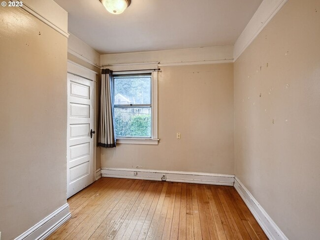 Building Photo - 4 Bed 1.5 Bath 1758sqft - Historic Charm with Renovations and so Much More!