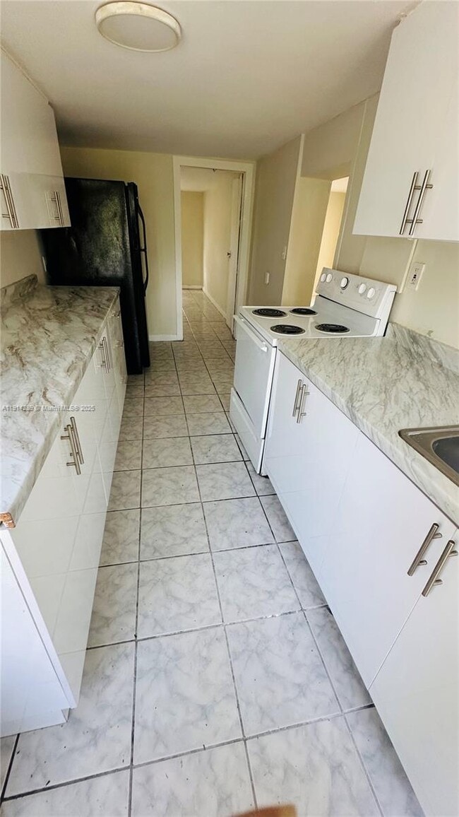 Building Photo - 2250 NE 136th St