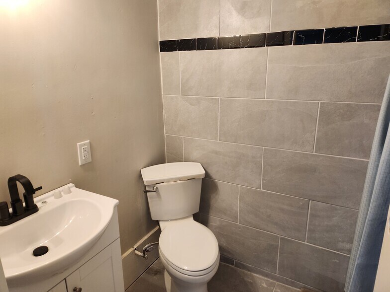 Building Photo - 188 New Castle Rd