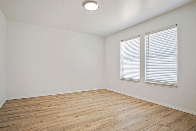 Building Photo - Beautiful 2 Bedroom - 2 Bathroom in Deer C...