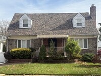 Building Photo - 147 Primrose Dr