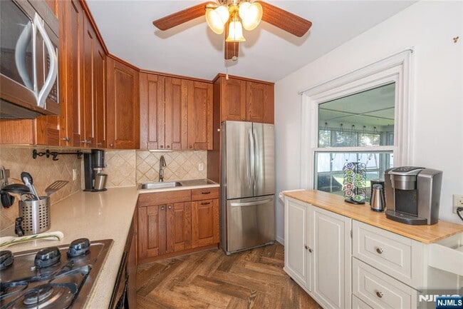 Building Photo - 16-15 Well Dr