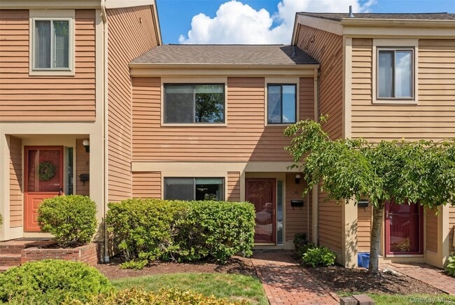 Building Photo - 10 Bayberry Ln