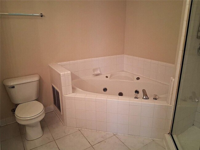 Building Photo - 375 Highland Ave NE