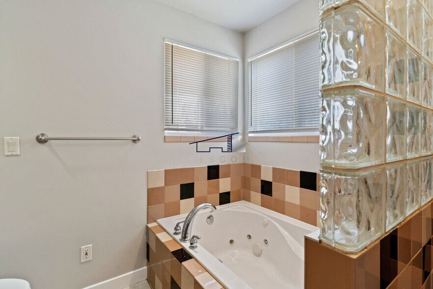 Building Photo - 2368 N 650 E