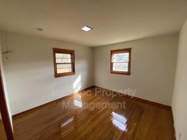 Building Photo - 10514 Robert E. Lee Drive