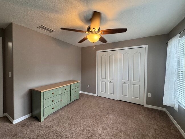 Building Photo - Summerfield Townhome