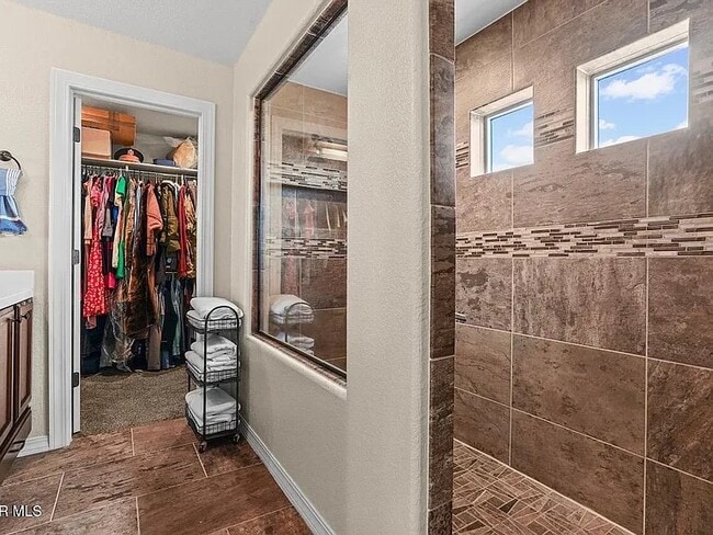 Building Photo - 5525 Valley Cedar Dr